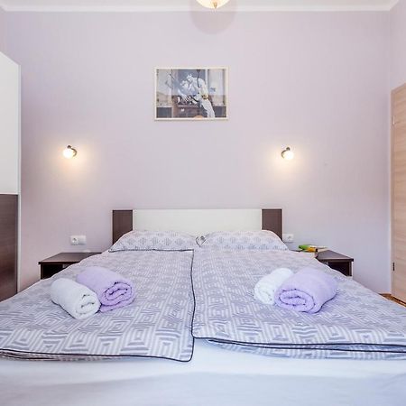 Apartments Krc Pinezići Esterno foto