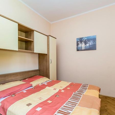 Apartments Krc Pinezići Esterno foto